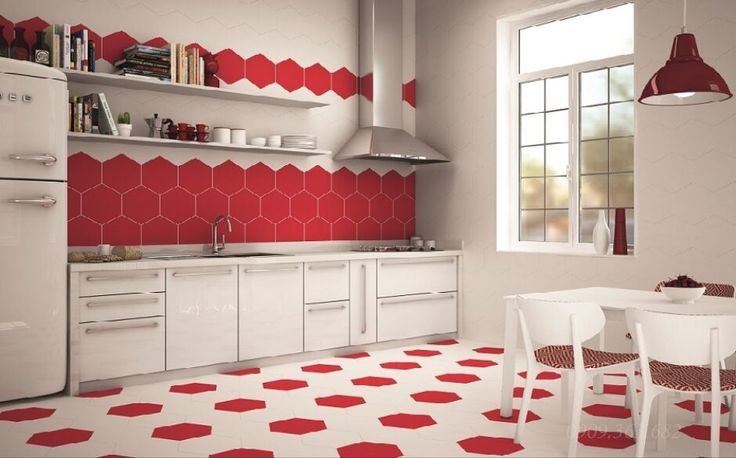 Gạch lục giác màu đỏ ốp tường bếp