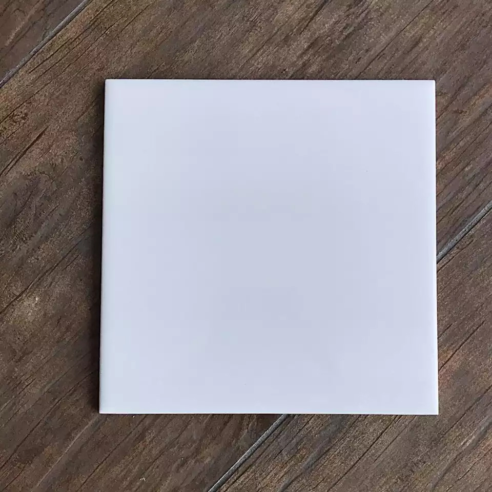 Gạch thẻ màu trắng 10x10 bề mặt mờ