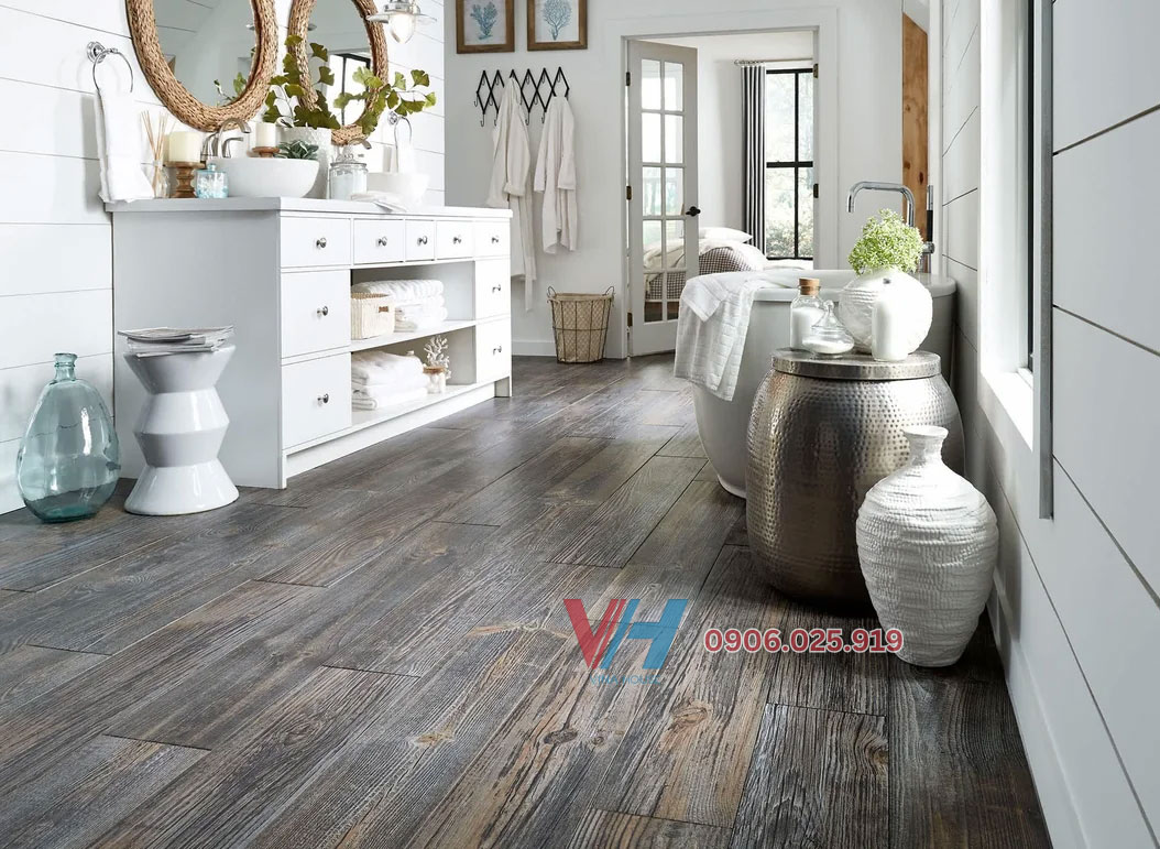 gạch giả gỗ vân nâu đen lát nền chống trơn