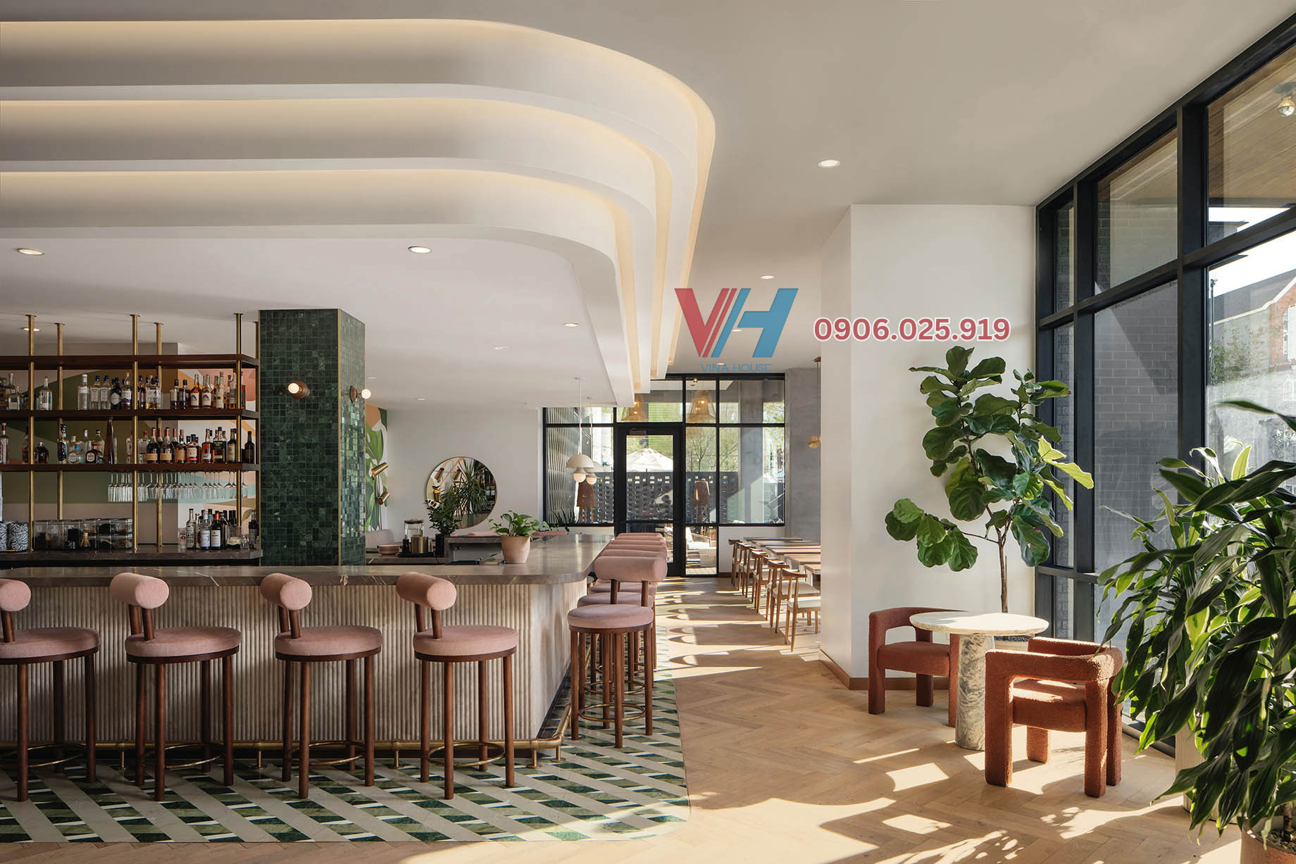 chọn gạch ốp trang trí cho quán cà phê rộng rãi